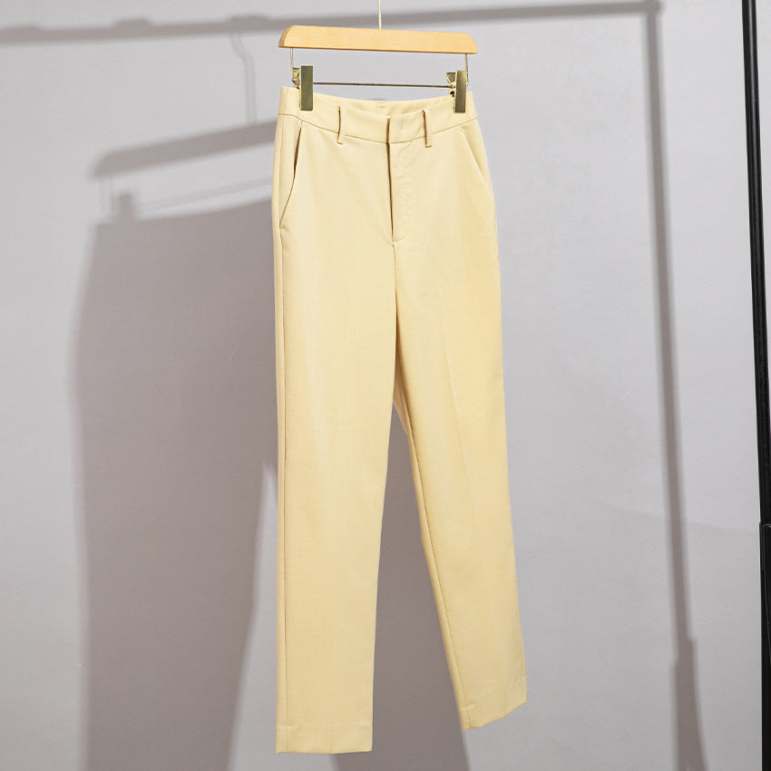 Damen Doppelreihiger Tailoring-Blazer mit Goldknöpfen und figurformenden Abnähern Echoarchiv