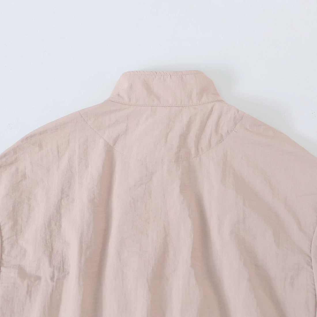 Damen Leichte Taillierte Übergangsjacke mit Tunnelzug, Stehkragen und Ballonärmeln Echoarchiv