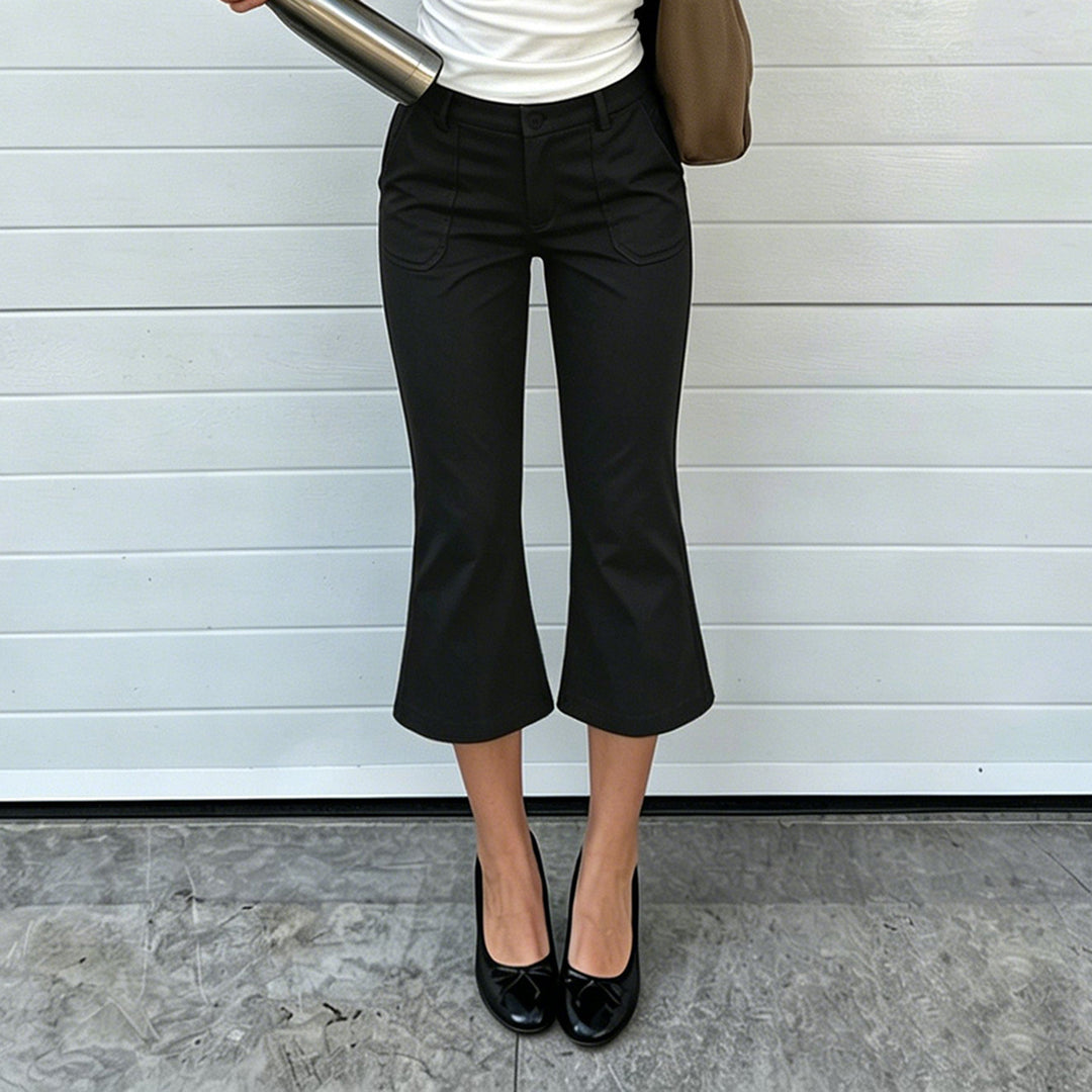 Damen Verkürzte ausgestellte Stretch-Hose mit aufgesetzten Taschen – Avélisse