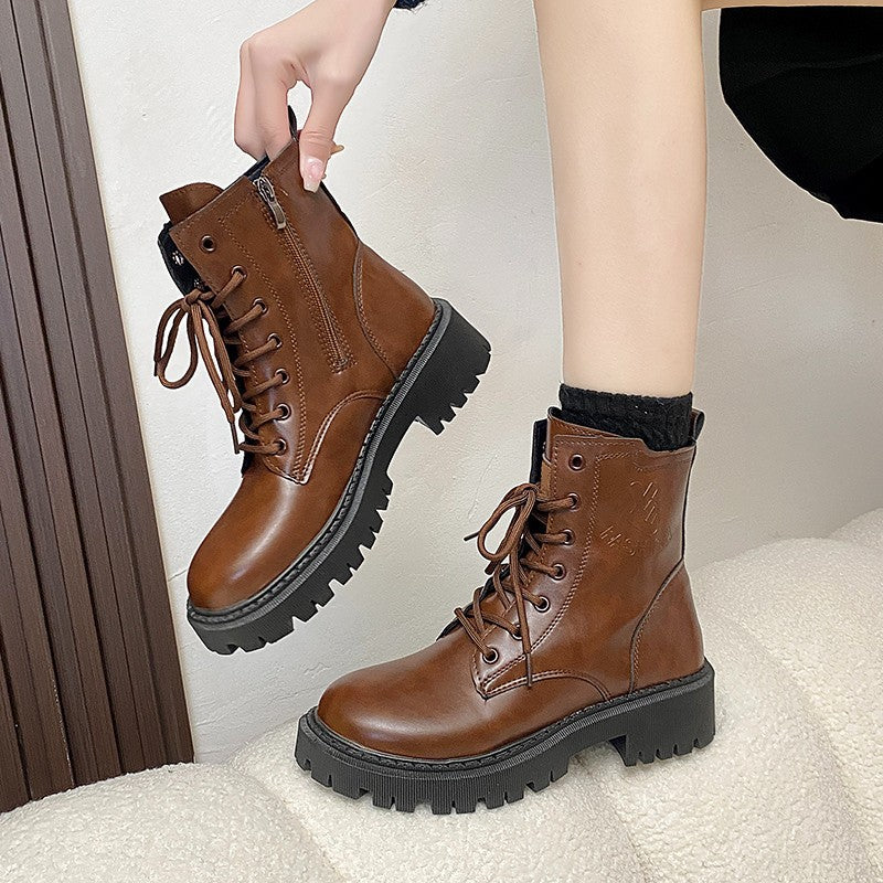 Damen nan knöchelhohe Combat-Boots in Lackoptik mit robuster Profilsohle und seitlichem Reißverschluss Echo Archiv