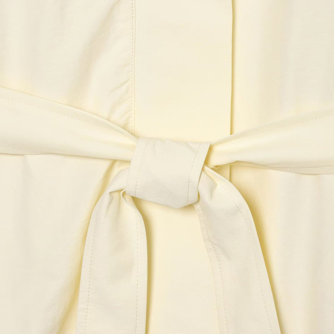 Damen Leichte Taillierte Jacke mit Stehkragen, Bindegürtel und Cape-Ärmeldetail Echoarchiv