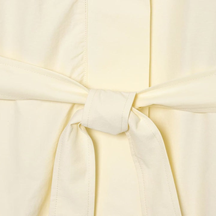 Damen Leichte Taillierte Jacke mit Stehkragen, Bindegürtel und Cape-Ärmeldetail Echoarchiv