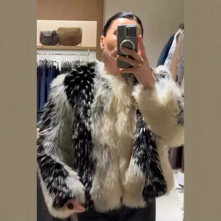 Damen nan kurze Kunstpelzjacke mit kontrastierenden Längsbesätzen und Rundhalsausschnitt Echo Archiv