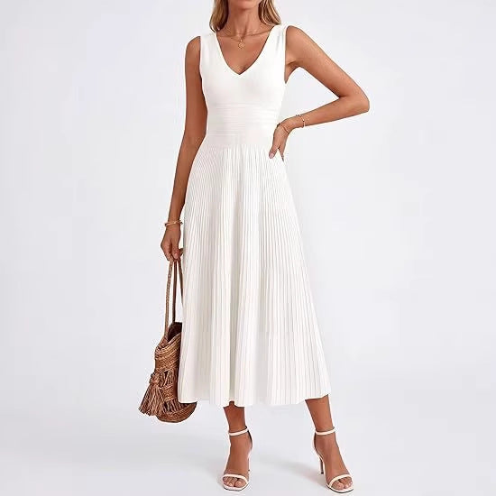 Damen Plisseekleid mit V-Ausschnitt und weitem Saum Echo Archiv