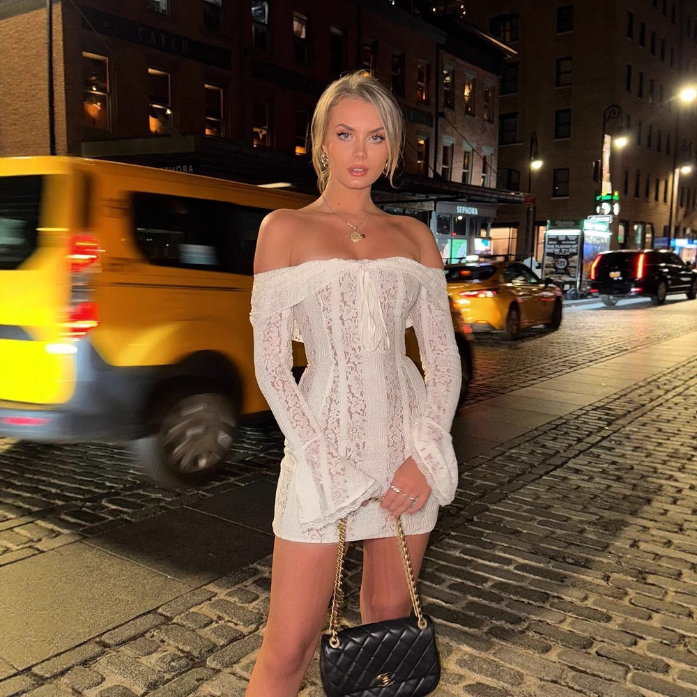 Damen Spitzenoberteil mit Off-Shoulder Design und langen Ärmeln Echo Archiv