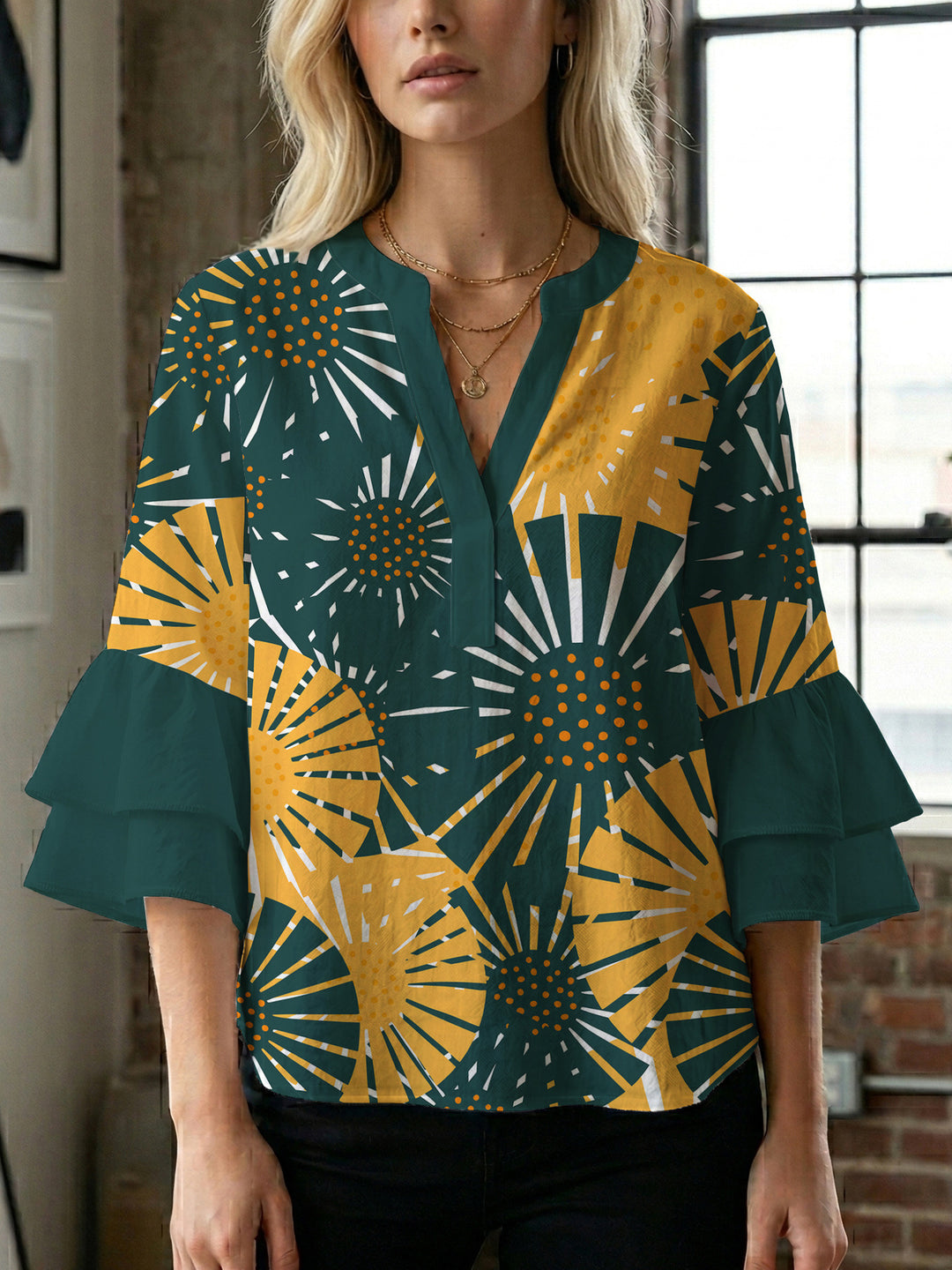 Damen elegantes Oberteil mit voluminösen Rüschensäumen und floralem Design Echo Archiv