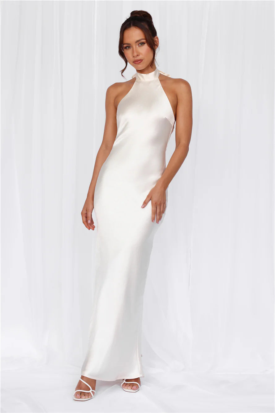 Damen Elegantes Maxikleid mit hochgeschlossenem Design und schimmerndem Satin-Finish Echoarchiv