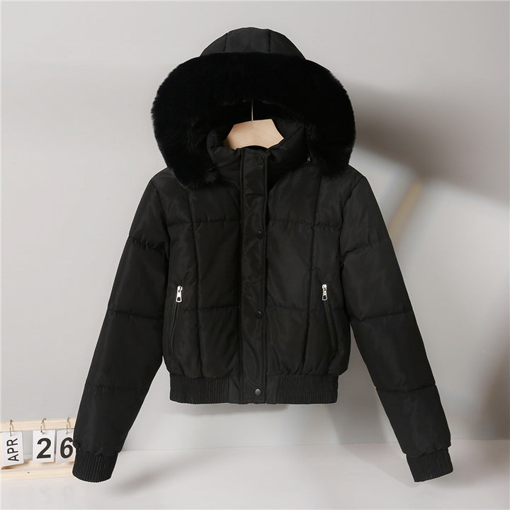 Damen kurzer isolierender Kapuzenblouson mit voluminöser Pelzkragenblende und elastischem Rippsaum – Célinea