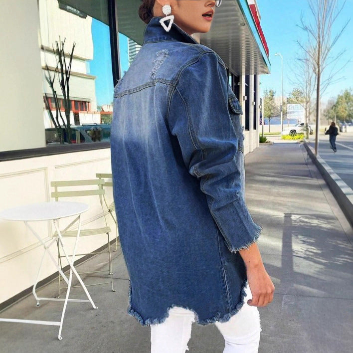 Damen Oversize-Jeansjacke mit Destroyed-Details, Fransensaum und verdeckter Knopfleiste Echo Archiv