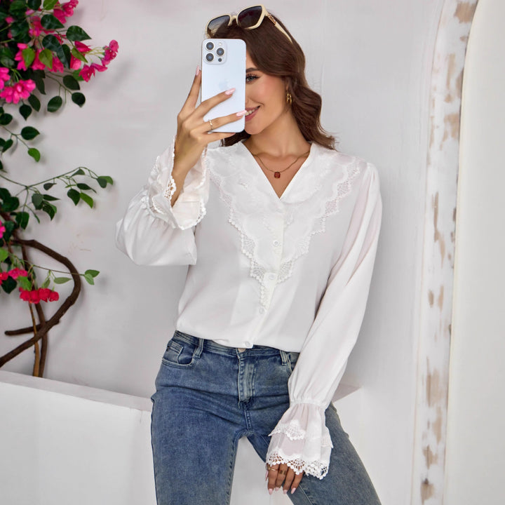 Damen Romantische Bluse mit V-Ausschnitt, Spitzen-Yoke und Glockenärmeln Echoarchiv
