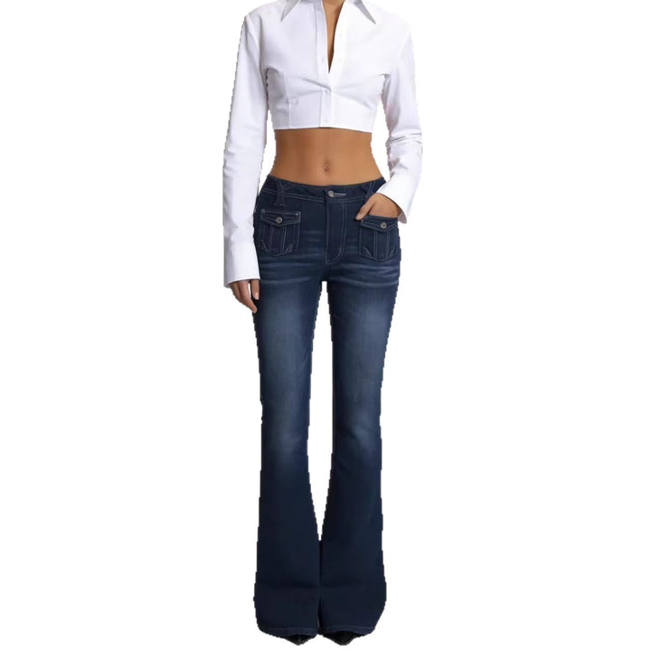 Damen nan High‑Waist Schlagjeans mit dekorativen aufgesetzten Fronttaschen und figurbetonter Oberschenkelpartie Echo Archiv
