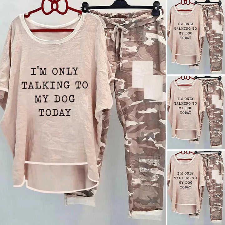 Damen nan weites Freizeit-Set mit Spruchaufdruck, weit geschnittenem Langshirt und Camouflage-Jogginghose Echo Archiv