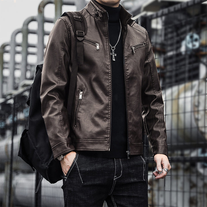 Herren Kunstleder-Motojacke mit hohem Stehkragen und Reißverschlusstaschen – Taviero
