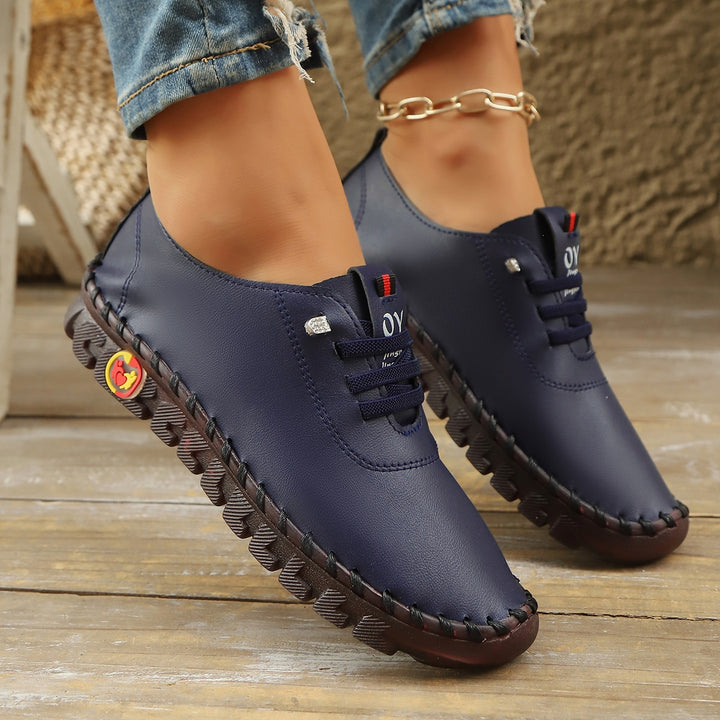 Damen Bequeme Lederoptik-Slipper mit flexibler Profilsohle und Mokassin-Naht – Lioré