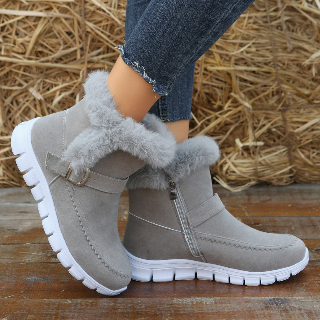 Damen nan gefütterte Kurzstiefel mit Kunstfellbesatz, Velourslederoptik, seitlichem Reißverschluss, dekorativer Metallschnalle und profilierter Lightweight-Sohle Echo Archiv