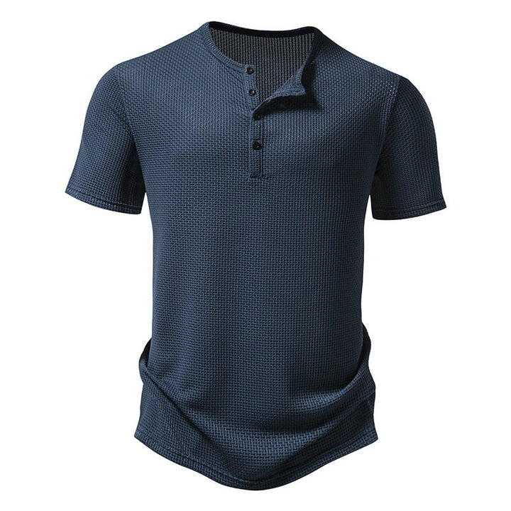 Herren Kurzarm-Henley-Shirt mit strukturiertem Design und modischen Knopfdetails Echoarchiv