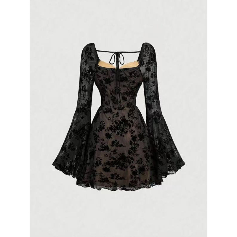Damen Mini-Kleid mit floralen Spitzenärmeln und verführerischem Ausschnitt Echo Archiv