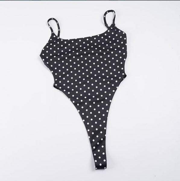 Damen Badeanzug mit hochgeschnittenem Design und verspieltem Polka-Dots-Muster Echo Archiv