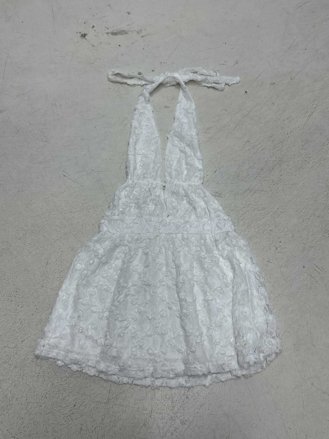 Damen Halterkleid mit floralen Spitzenakzenten Echo Archiv