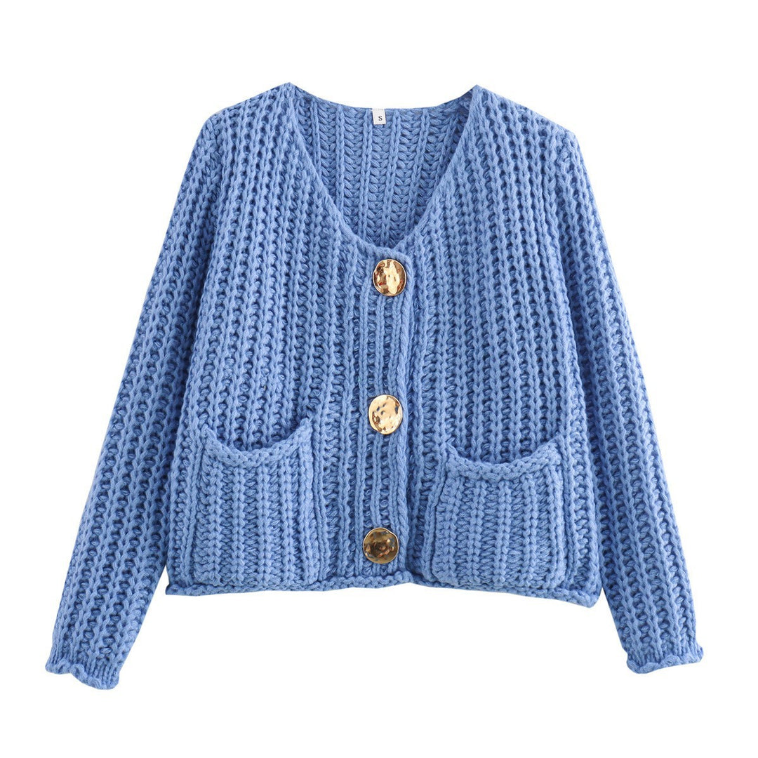 Damen Kurzcardigan im Rippen-Grobstrick mit aufgesetzten Taschen und Statementknöpfen – Veloura