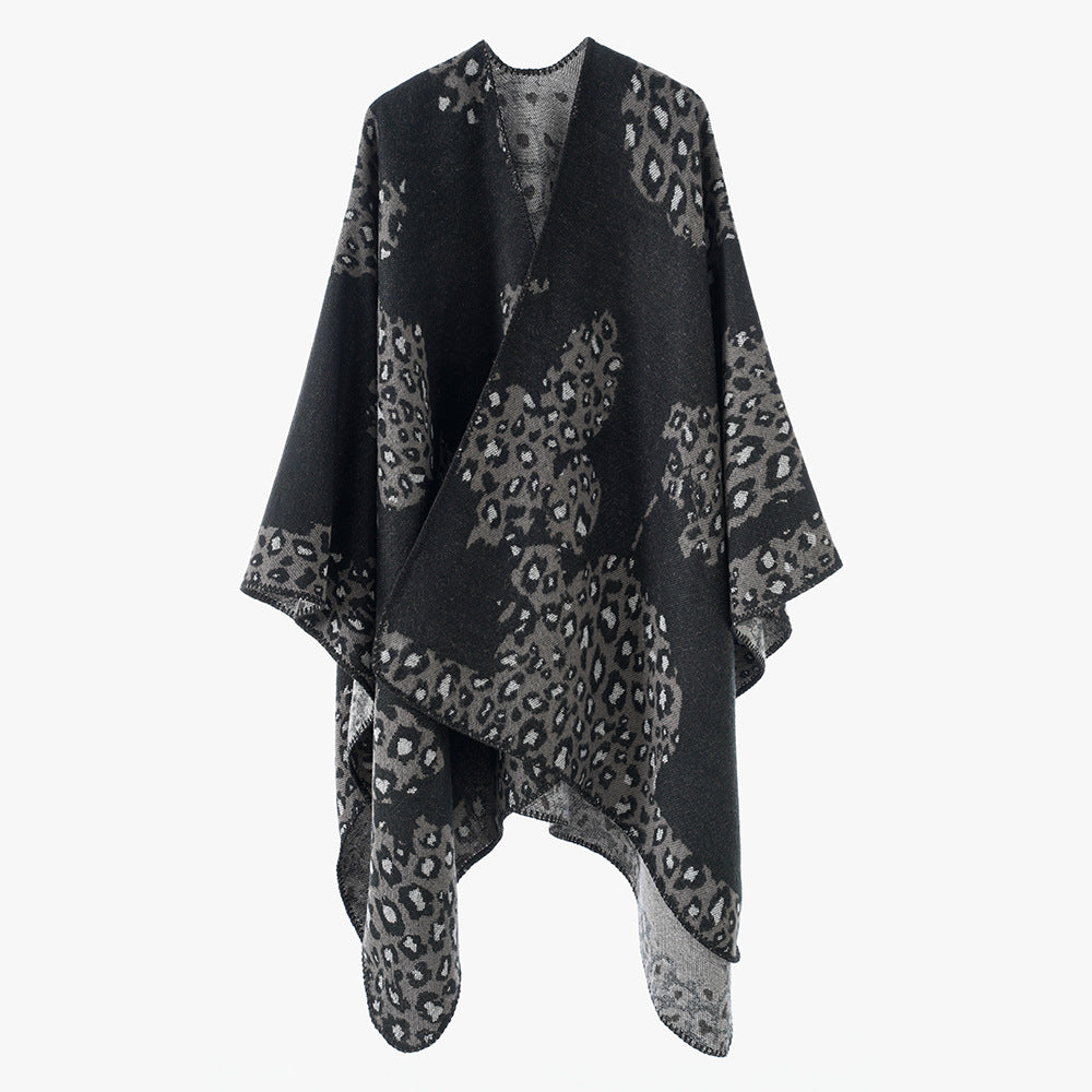 Damen Wolloptik-Überwurf mit gewebtem Leopard-Jacquard und offenem Zipfelrand Echo Archiv