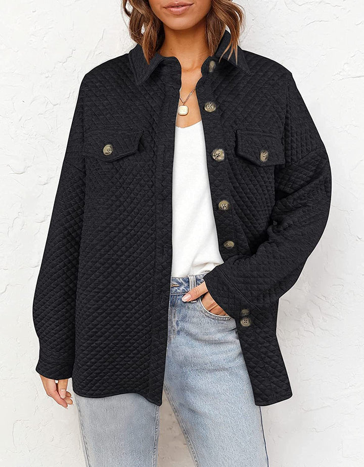 Damen Stepp Übergangshemdjacke mit Oversize Schnitt Brustpatten und Knopfleiste – Célinea