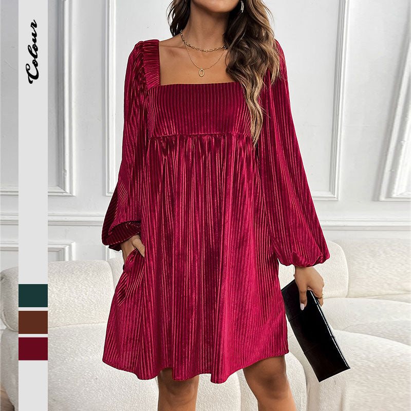 Damen Plissiertes Samt-Babydollkleid mit quadratischem Ausschnitt, Ballonärmeln und Eingrifftaschen – Élara