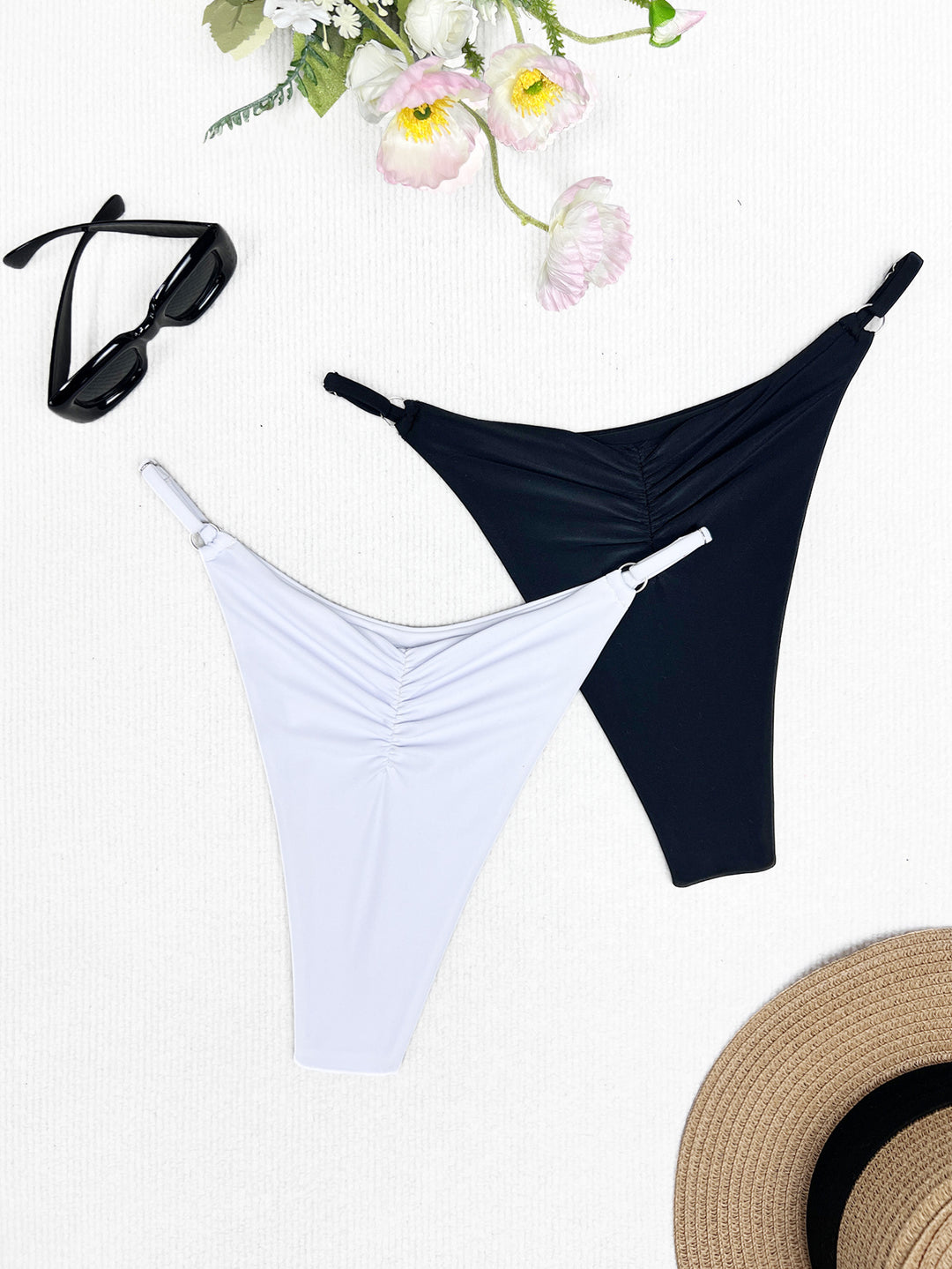 Damen Bikini-Höschen mit raffinierten Raffungselementen und hohem Beinausschnitt Echo Archiv