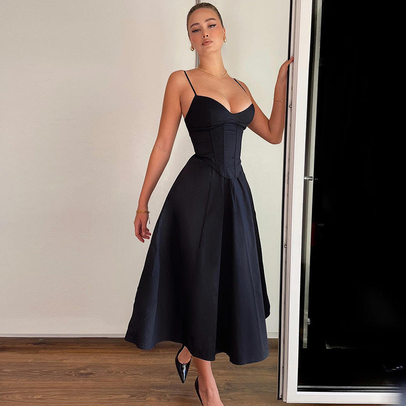 Damen Elegantes Abendkleid mit tailliertem Oberteil und schwingendem Rock Echo Archiv