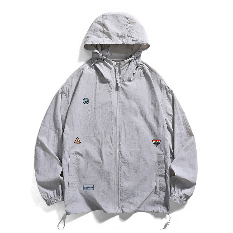 Herren multifunktionale Outdoor-Jacke mit verstellbarer Kapuze und Reißverschlusstaschen Echoarchiv