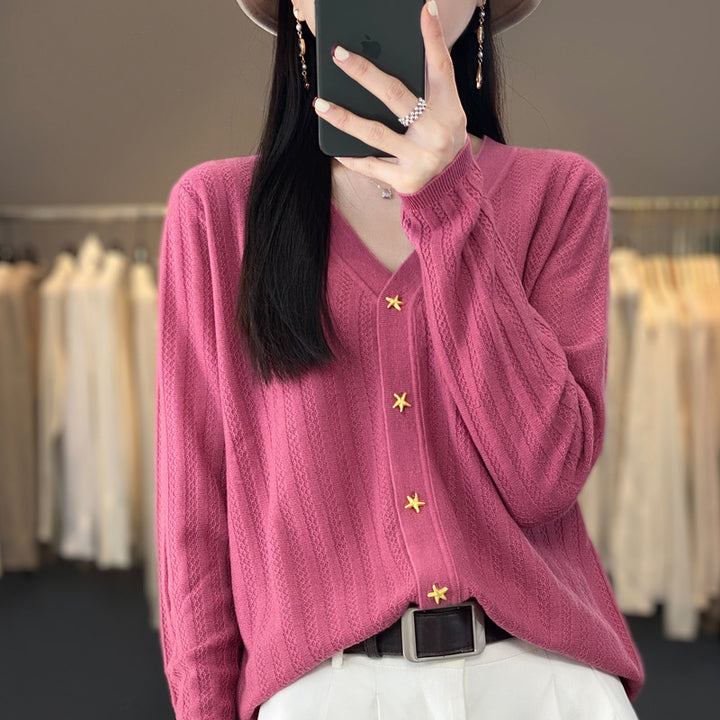 Damen Leichter V‑Ausschnitt-Cardigan mit strukturierter Längsrippe und Sternknöpfen Echoarchiv