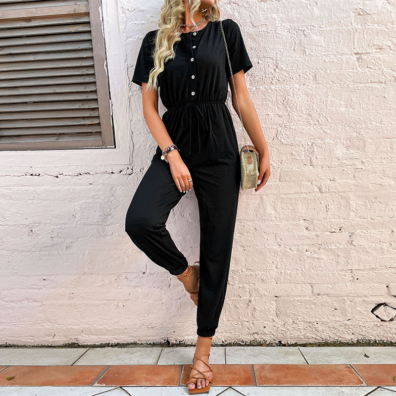 Damen Relaxter Kurzarm-Jumpsuit mit Knopfleiste, Tunnelzugtaillie und elastischen Beinabschlüssen Echoarchiv