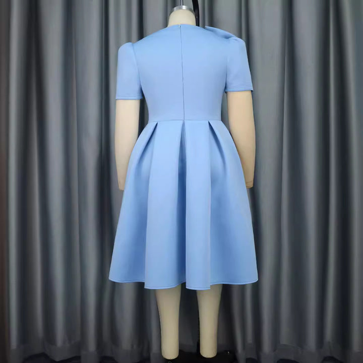 Damen Cocktailkleid mit kunstvollem Schleifenakzent und taillierter Silhouette Echo Archiv