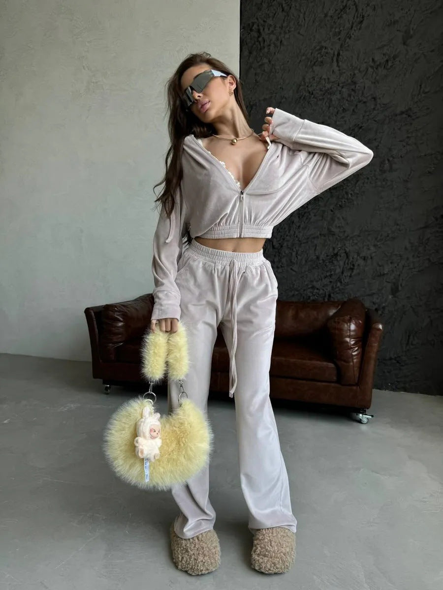 Damen luxuriöser Samt Zweiteiler Jogginganzug mit Cropped Reißverschluss und weiten Hosen – Auréline