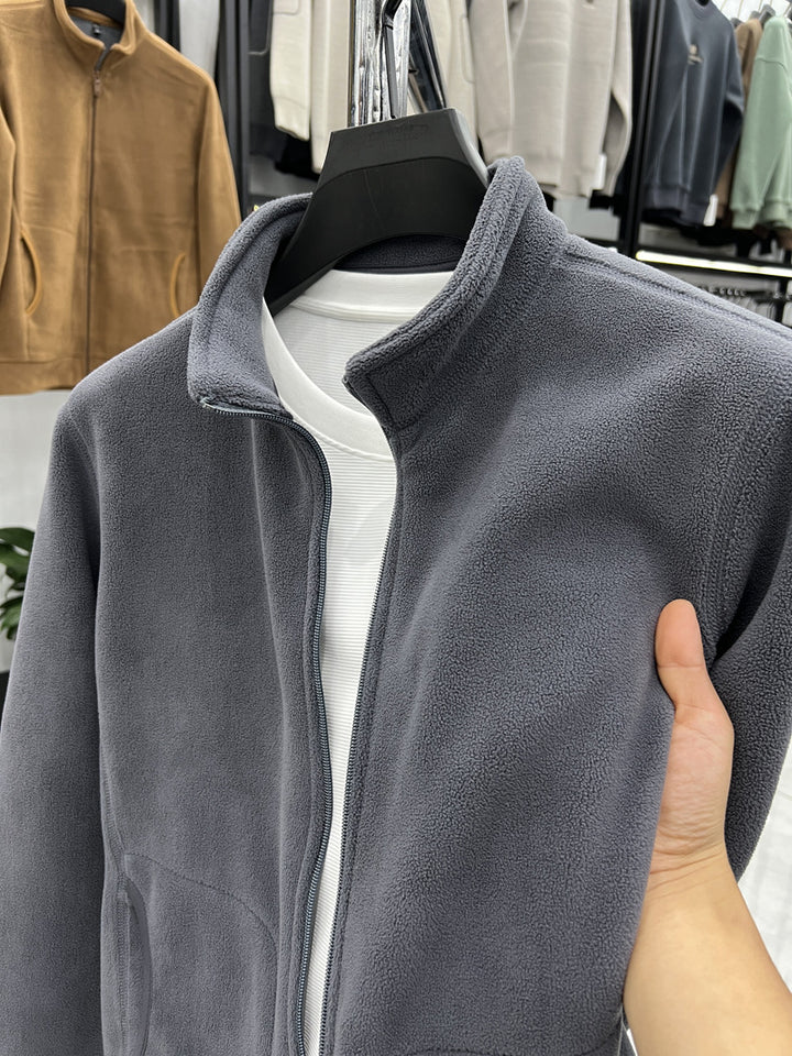 Herren Fleecejacke mit hohem Kragen und praktischen Taschen Echoarchiv