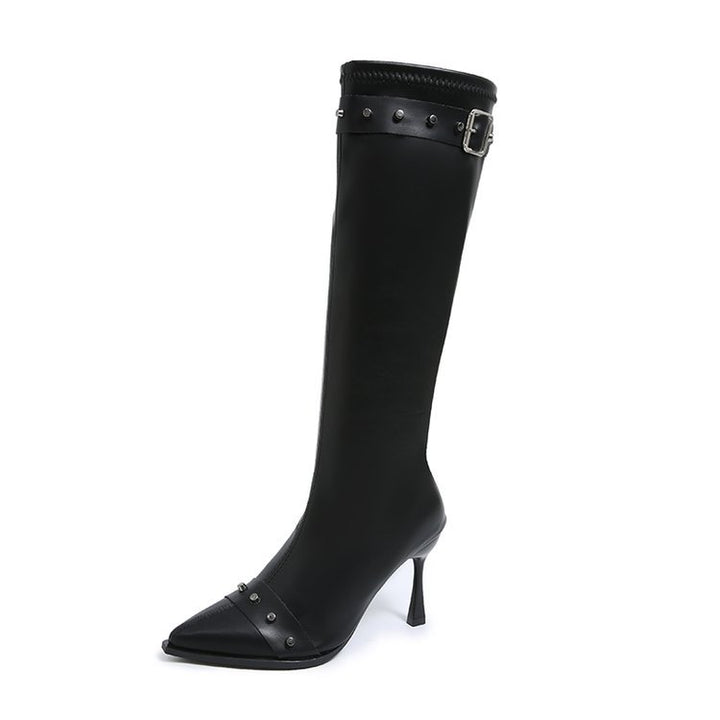 Damen Kniehohe Stiefel mit spitzer Zehenpartie, skulpturellem Stilettoabsatz und Zierriemen – Lioré