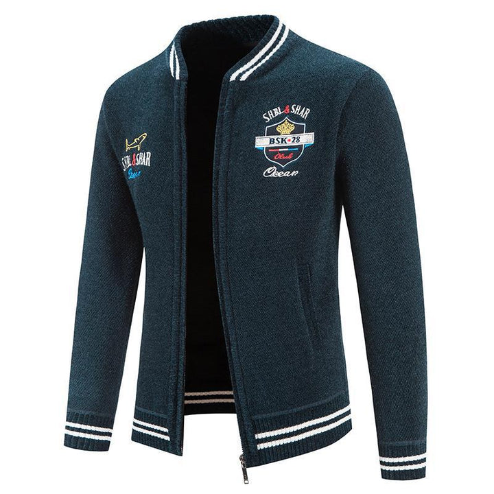 Herren sportliche Strickjacke mit Stehkragen und abwechslungsreicher Stickerei Echoarchiv