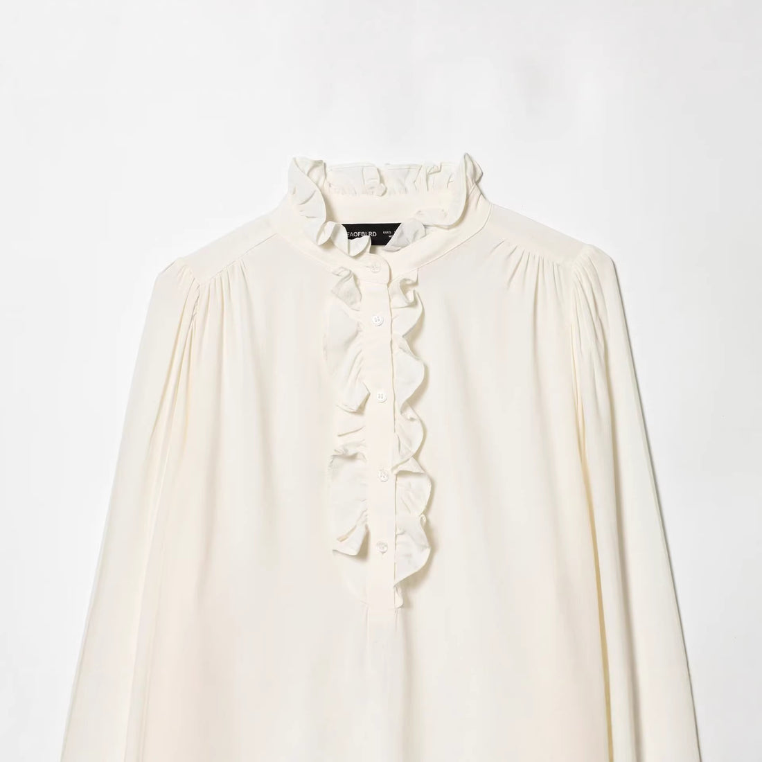 Damen Romantische Rüschenbluse mit Stehkragen, Knopfleiste und Ballonärmeln Echoarchiv