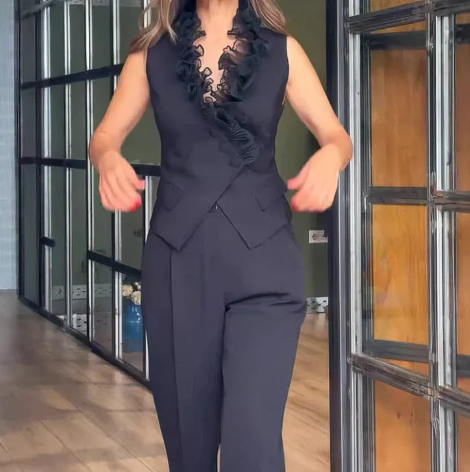 Damen nan ärmelloses Weste-Set mit Rüschen-Spitzenkragen und hochgeschnittener Faltenhose im Anzugstil Echo Archiv