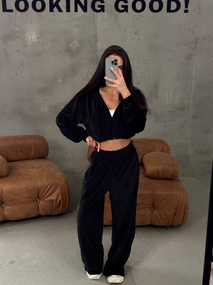 Damen weites Lounge-Set mit Cropped Zipjacke und High-Waist Relaxhose – Avérine