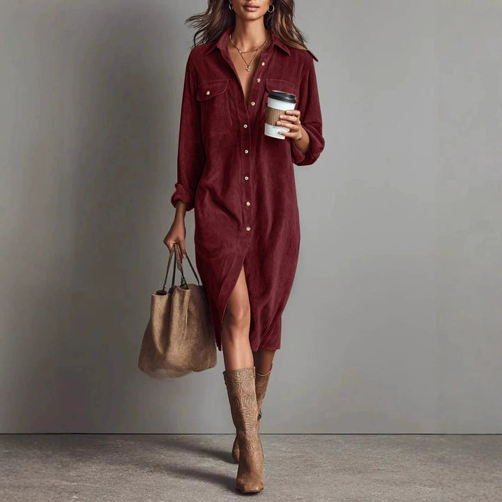 Damen Hemdblusenkleid aus Cord mit Brusttaschen, Knopfleiste und Schlitze Echoarchiv