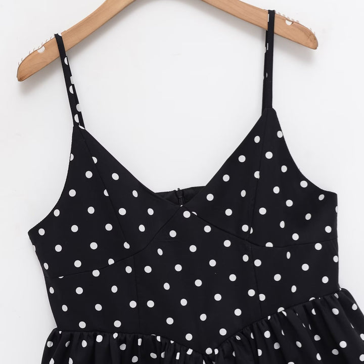 Damen Sommerliches Spaghettiträgerkleid mit verspieltem Punkte-Design und fließendem Schnitt Echo Archiv