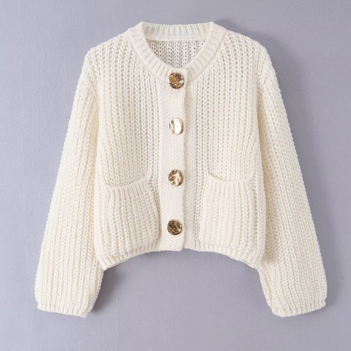 Damen Grobgestrickte Kurzstrickjacke mit großen Zierknöpfen und aufgesetzten Taschen Echo Archiv