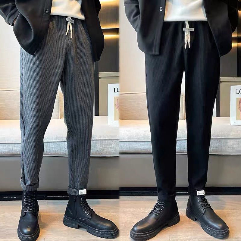 Herren Gerippte Jogginghose mit Tapered‑Fit, Tunnelzug und aufgerolltem Saum Echoarchiv