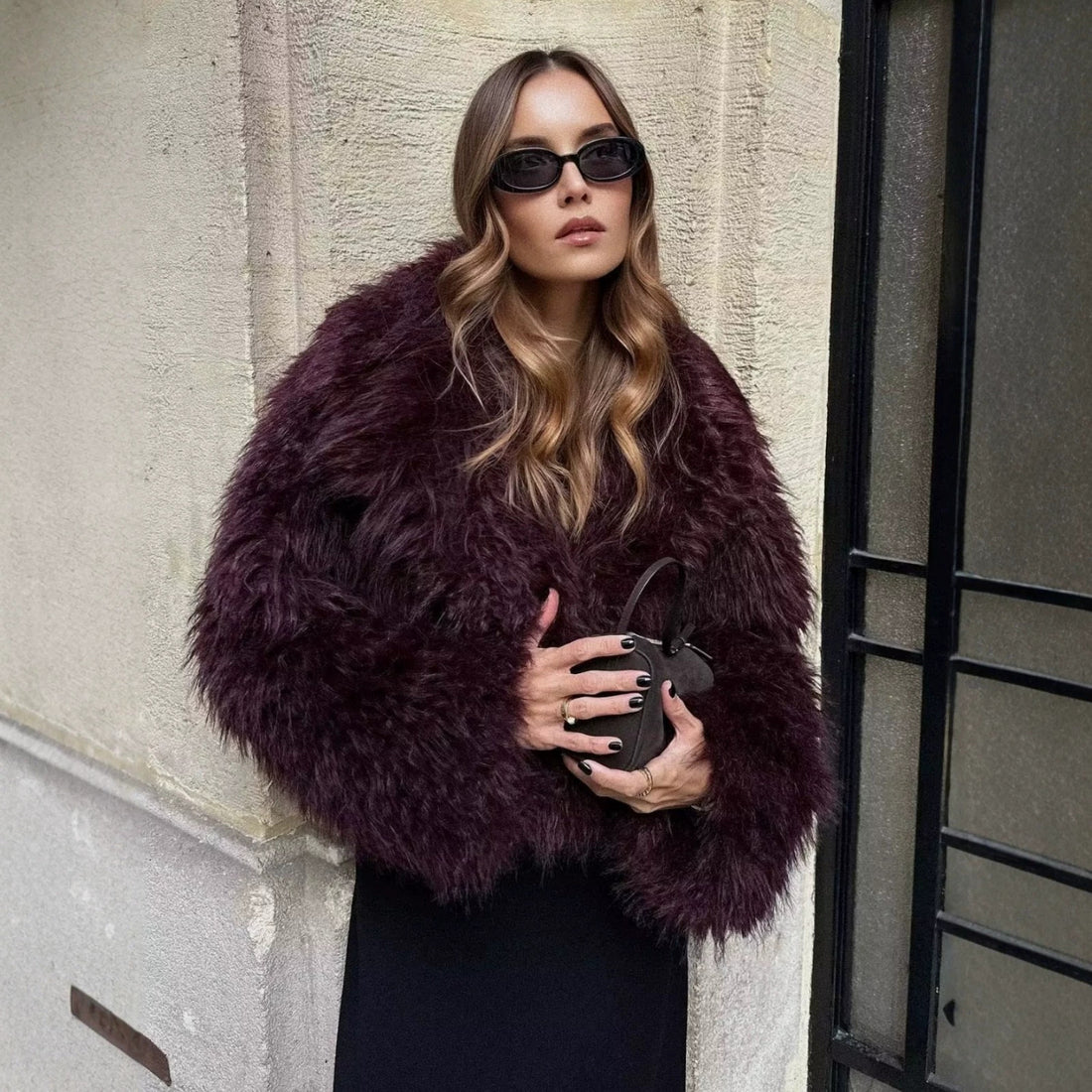 Damen Kurze Boxy-Plüschjacke im Shaggy-Look mit fallendem Revers Echo Archiv
