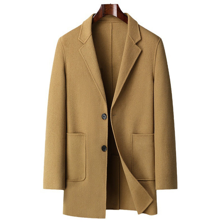 Herren eleganter Wollmantel mit tiefem Kragen und praktischen Taschen Echoarchiv