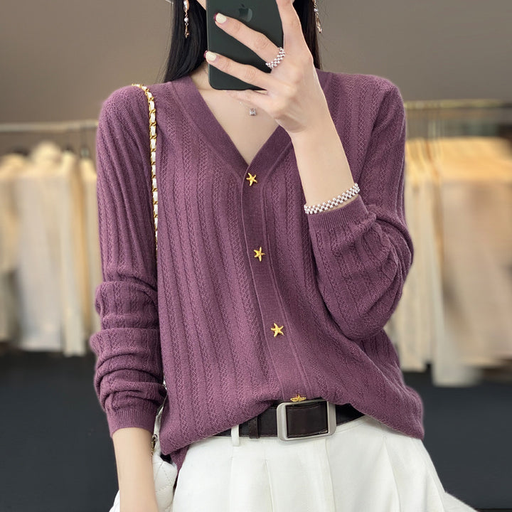 Damen Leichter V‑Ausschnitt-Cardigan mit strukturierter Längsrippe und Sternknöpfen Echoarchiv