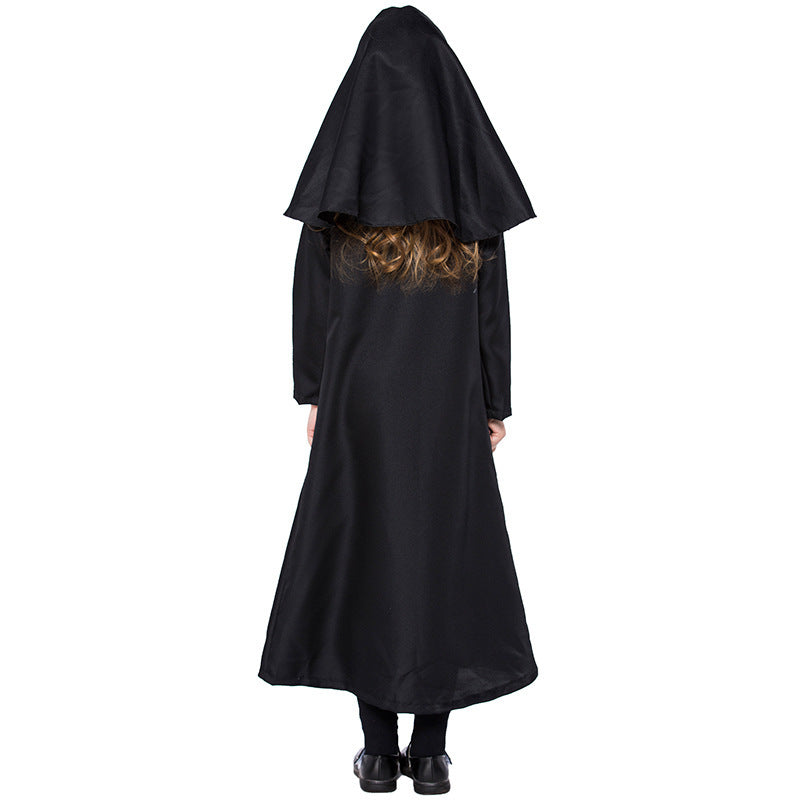 Mädchen Nonnenkostüm mit traditionellem Gewand und elegantem Kopfschmuck Echo Archiv