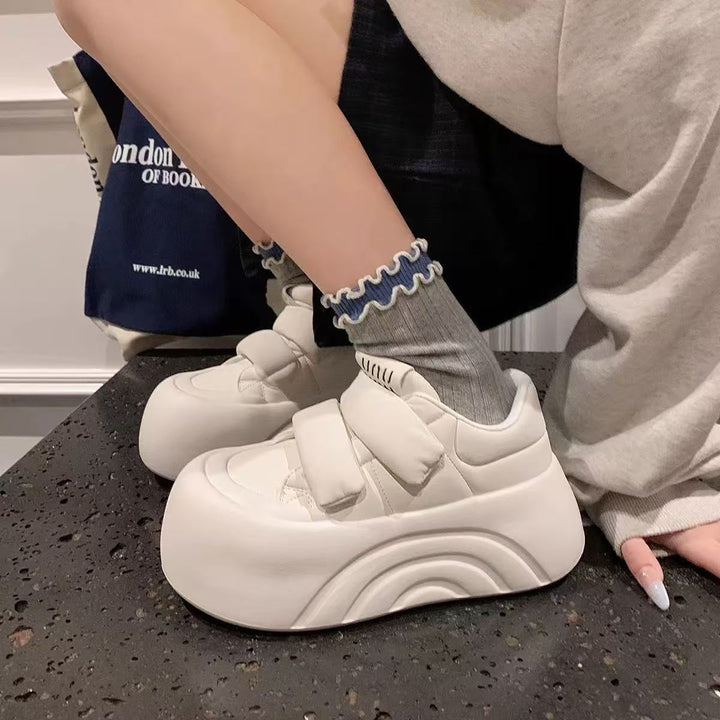 Damen Plateausneaker mit praktischen Klettverschlüssen und ergonomischer Sohle Echo Archiv