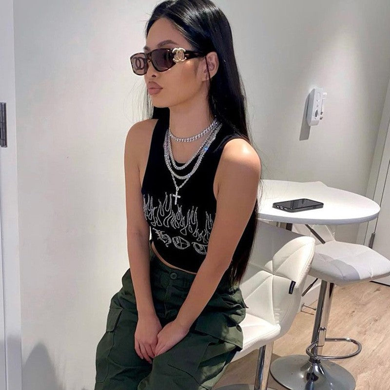 Damen Crop-Top mit auffälligem Flammenmotiv und glänzenden Akzenten Echo Archiv